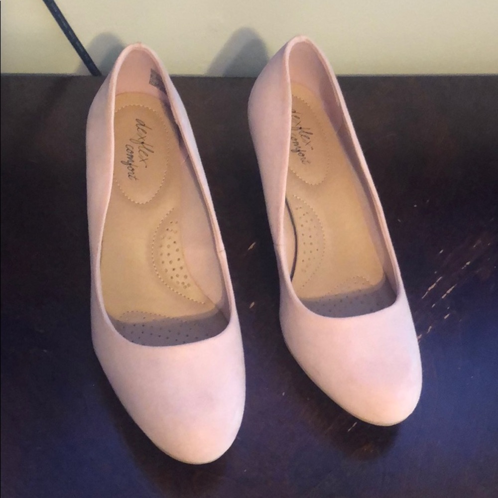 Pink pumps
